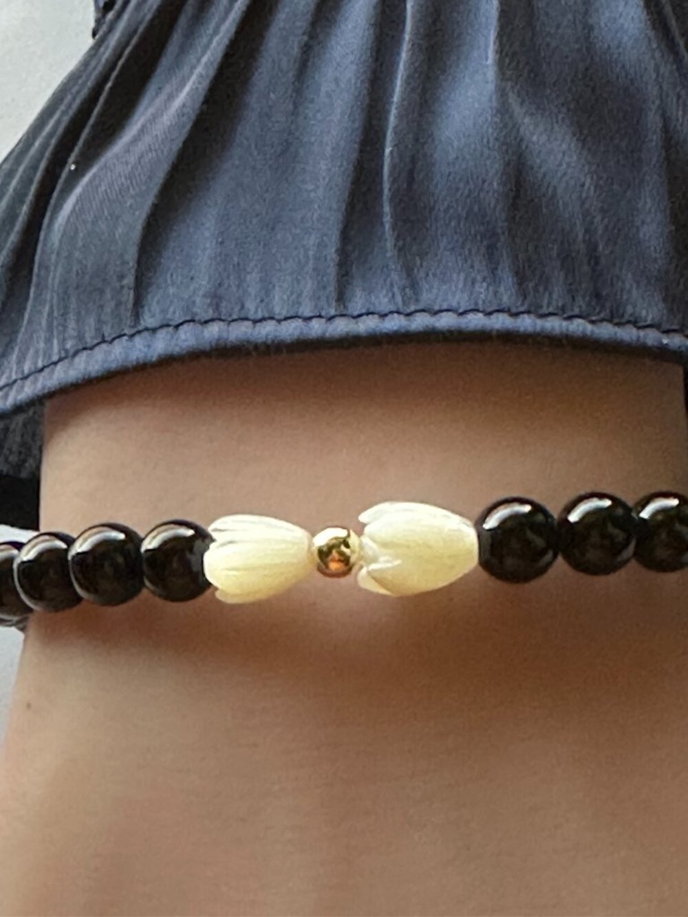 Natural 6mm Gemstone Stretch Bracelet Onyx 14K Solid Gold Pikake MOP - Picture 1 of 2